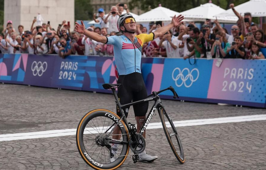 Der belgische Doppel-Olympiasieger Remco Evenepoel hat die Operation nach seinem