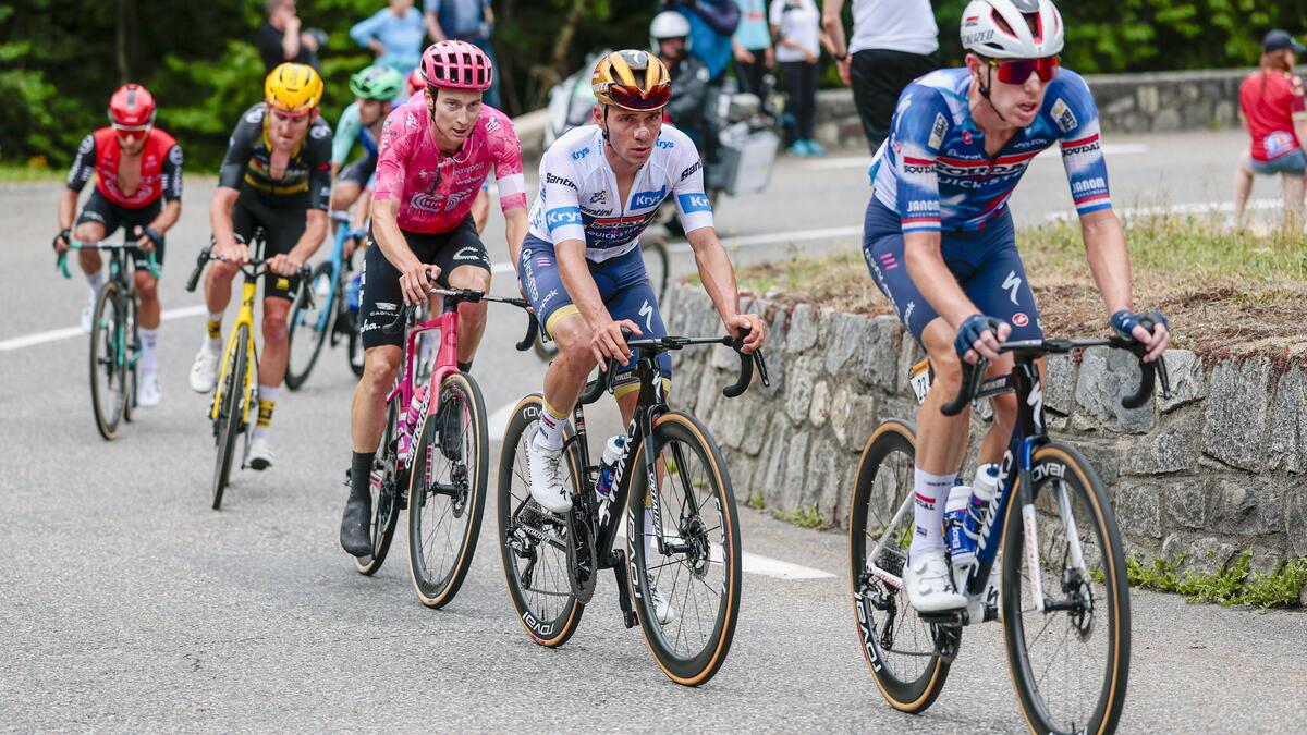 Radsport-Legende: Evenepoel von Ja-Sagern umgeben