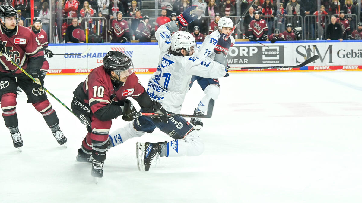 Mannheim verliert Tabellenführung in Köln